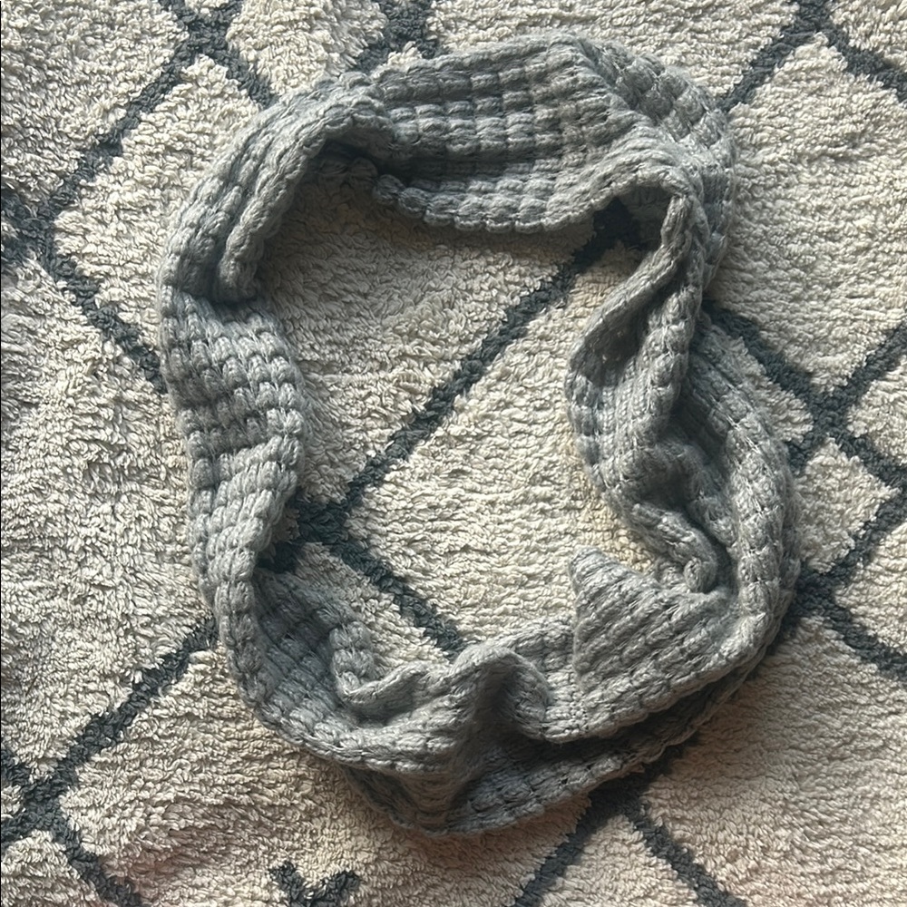 Aeropostale Gray Cozy Knit Scarf